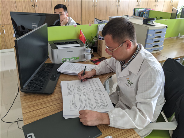 只爭(zhēng)朝夕，不負(fù)韶華